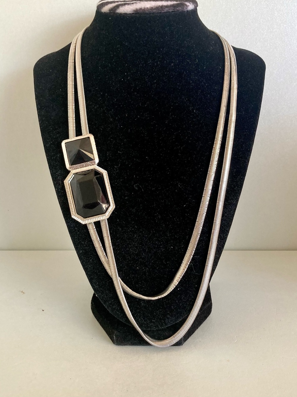 Silver tone Multi-Strand preloved Necklace Black Faceted faux Stones jewelry
